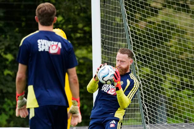 STOCKHOLM, SWEDEN 20260922 Sweden s goalkeeper Viktor Johansson as the men s soccer team gathers for practice at Bosön in Stockholm ahead of the upcoming Nations League matches STOCKHOLM, SWEDEN x10050x  Copyright: xPontusxLundahl TTx FOTBOLLSHERRARNA TRÄNAR I STOCKHOLM