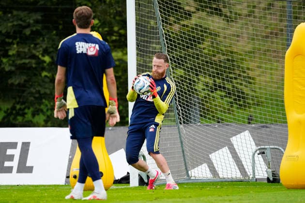 STOCKHOLM, SWEDEN 20260922 Sweden s goalkeeper Viktor Johansson as the men s soccer team gathers for practice at Bosön in Stockholm ahead of the upcoming Nations League matches STOCKHOLM, SWEDEN x10050x  Copyright: xPontusxLundahl TTx FOTBOLLSHERRARNA TRÄNAR I STOCKHOLM