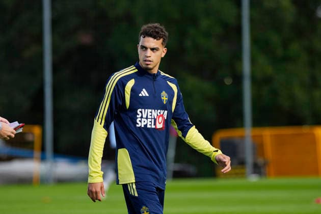 STOCKHOLM, SWEDEN 20260922 Sweden s goalkeeper Viktor Johansson as the soccer team gathers for practice at Bosön in Stockholm ahead of the upcoming Nations League matches STOCKHOLM SWEDEN x10050x  Copyright: xPontusxLundahl TTx FOOTBALL MEN TRAIN IN STOCKHOLM