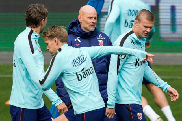 Training with Norway s Men s National Soccer Team, Oslo, September 22, 2026: Norway s Sander Berge, Martin Ødegaard, national team head coach Stale Solbakken, and Erling Braut Haaland during a training session with Norway s Men s National Soccer Team at Ullevaal Stadium, ahead of the Nations League matches against Denmark, Portugal, and Wales. Photo by Stian Lysberg Solum, NTB, Oslo, Norway. EDITORIAL USE ONLY. RESTRICTED USE FOR BETTING COMPANIES. Copyright: xStianxLysbergxSolumx xNTBx