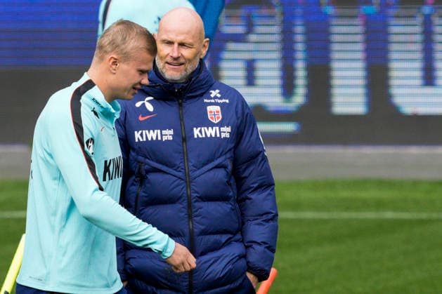 Training with the Norwegian Men s National Soccer Team, Oslo, September 22, 2026: Norway s Erling Braut Haaland and national team head coach Stale Solbakken during a training session with the Norwegian Men s National Soccer Team at Ullevaal Stadium, ahead of the Nations League matches against Denmark, Portugal, and Wales. Photo by Stian Lysberg Solum, NTB, Oslo, Norway. EDITORIAL USE ONLY. RESTRICTED USE FOR BETTING COMPANIES  Copyright: xStianxLysbergxSolumx xNTBx