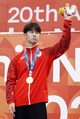 Aichi-Nagoya Asian Games: Swimming Japan s Yumeki Kojima waves to the crowd after winning the Aichi-Nagoya Asian Games men s 400-meter individual medley gold at Tokyo Aquatics Centre in Tokyo on Sept. 22, 2026.  A14AA0005628266P