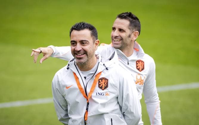 ZEIST - National coach Xavi Hernandez during a training session in preparation for the Nations League matches against Germany, Serbia, Greece, and Serbia. ROBIN VAN LONKHUIJSEN ANP xVIxANPxSportx xxANPxIVx 569642330 originalFilename: 569642330.jpg
