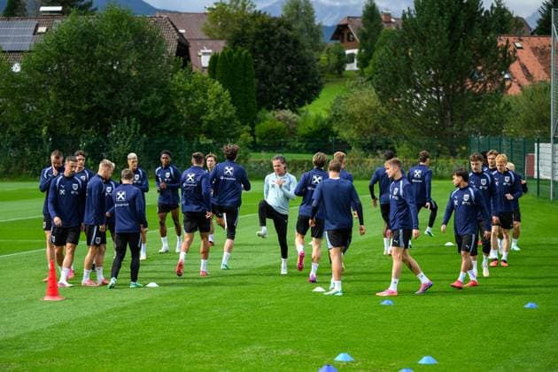 SOCCER - NL, AUT vs ISR WINDISCHGARSTEN,AUSTRIA,22.SEP.26 - SOCCER - UEFA Nations League, group stage, OEFB international match, Länderspiel, Nationalmannschaft Austria vs Israel, preview, training team AUT. Image shows players of AUT and sports scientist Gerhard Zallinger (AUT).  GEPAxpictures xChristianxMoser