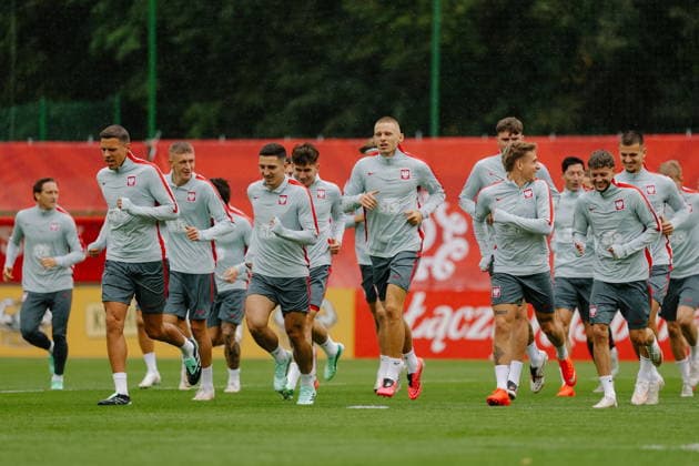 22.09.2026 WARSZAWA - WAWER, BOISKO KS ZWAR MIEDZYLESIE PILKA NOZNA (FOOTBALL) ZGRUPOWANIE REPREZENTACJI POLSKI TRENING REPREZENTACJI POLSKI NZ JAN BEDNAREK, BARTOSZ SLISZ, NORBERT WOJTUSZEK FOTO LUKASZ GROCHALA CYFRASPORT NEWSPIX.PL --- newspix.pl LIGA NARODOW UEFA PILKA NOZNA SEZON 2026 2027 --- UEFA NATIONS LEAGUE 