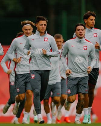 22.09.2026 WARSZAWA - WAWER, BOISKO KS ZWAR MIEDZYLESIE PILKA NOZNA (FOOTBALL) ZGRUPOWANIE REPREZENTACJI POLSKI TRENING REPREZENTACJI POLSKI NZ KACPER URBANSKI, NIKOLA ZALEWSKI FOTO LUKASZ GROCHALA CYFRASPORT NEWSPIX.PL --- newspix.pl LIGA NARODOW UEFA PILKA NOZNA SEZON 2026 2027 --- UEFA NATIONS LEAGUE 