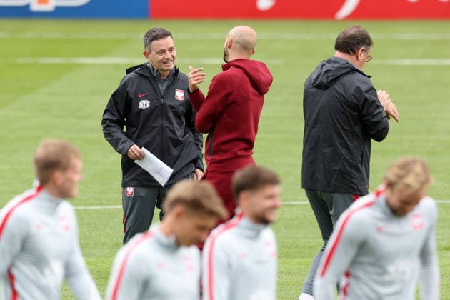 WARSZAWA 22.09.2026 TRENING REPREZENTACJI POLSKI --- POLISH FOOTBALL national team, Nationalteam TRAINING SESSION IN WARSAW LIGA NARODOW UEFA PILKA NOZNA SEZON 2026 2027 --- UEFA NATIONS LEAGUE JOSE ANTONIO VICUNA - KIBU ADRIAN MIERZEJEWSKI FOT. PIOTR KUCZA FOTOPYK NEWSPIX.PL --- newspix.pl 