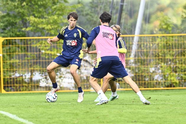 STOCKHOLM, SWEDEN, September 22, 2026 Victor Nilsson Lindelöf as Sweden s soccer team gathers to train at Bosön in Stockholm ahead of the upcoming Nations League matches STOCKHOLM, SWEDEN x12270x  Copyright: xMartinxPahlmblad TTx FOOTBALL MEN TRAIN IN STOCKHOLM