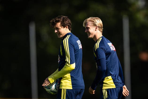 September 22, 2026: Victor Nilsson Lindelöf and Lucas Bergvall of the Swedish men’s national soccer team at a training session on September 22, 2026 in Stockholm. Photo by Johanna Säll, BILDBYRAN, code JL JL0630: soccer, football, fotball, Nations League, UEFA Nations League, training, practice, Sweden, Sverige, Sverige A, bbeng  Copyright: JOHANNAxSÄLL BB260922BB247