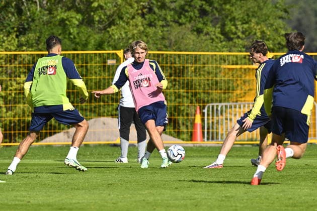 STOCKHOLM, SWEDEN, September 22, 2026 Victor Nilsson Lindelöf as Sweden’s soccer team gathers to train at Bosön in Stockholm ahead of the upcoming Nations League matches STOCKHOLM, SWEDEN x12270x  Copyright: xMartinxPahlmblad TTx FOOTBALL MEN TRAIN IN STOCKHOLM