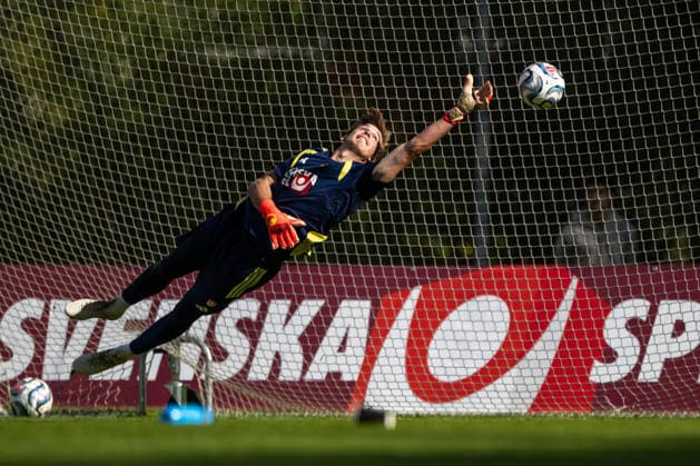 September 22, 2026: Goalkeeper Melker Ellborg of the Swedish men s national soccer team at a training session on September 22, 2026 in Stockholm. Photo by Johanna Säll, BILDBYRAN, code JL JL0630. soccer, football, fotball, Nations League, UEFA Nations League, practice, training, Sweden, Sweden A, BBENG  Copyright: JOHANNAxSÄLL BB260922BB272