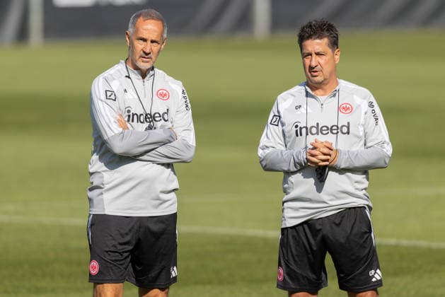 Eintracht Frankfurt training: On the left, head coach Adi Hütter of Eintracht Frankfurt; on the right, assistant coach Christian Peintinger of Eintracht Frankfurt. Eintracht Frankfurt training session on September 22, 2026, at Deutsche Bank Park in Frankfurt am Main, Frankfurt am Main, Hesse, Germany. Deutsche Bank Park