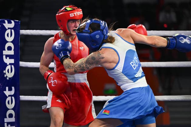 2026 European Boxing Elite Championships In Sofia - Quarter-Finals SOFIA, BULGARIA - SEPTEMBER 22: Poland s Natalia Kuczewska (red) in action against Belarus Yuliya Apanasovich (blue) during their Women s 51kg quarter-final bout at the 2026 European Boxing Elite Championships in Sofia, Bulgaria, on September 22, 2026. Sofia Bulgaria  Copyright: xArturxWidakx originalFilename:widak-european260922_npJ5e.jpg