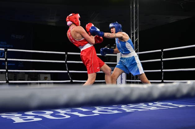 2026 European Boxing Elite Championships In Sofia - Quarter-Finals SOFIA, BULGARIA - SEPTEMBER 22: Slovakia s Tamara Kubalova (red) lands a straight right hand through the guard of Poland s Kinga Krowka (blue) during their Women s 63kg quarter-final match at the 2026 European Boxing Elite Championships in Sofia, Bulgaria, on September 22, 2026. Sofia Bulgaria  Copyright: xArturxWidakx originalFilename:widak-european260922_npoTj.jpg
