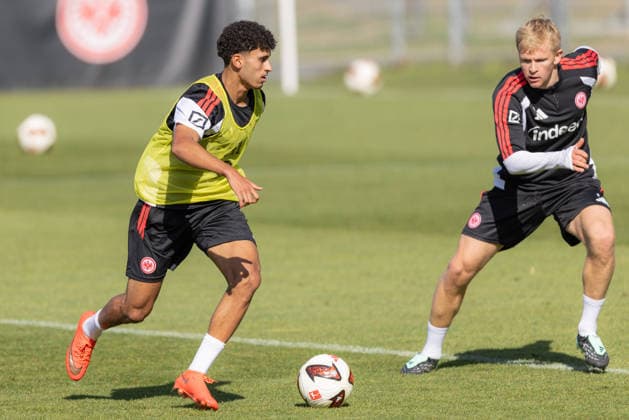 Eintracht Frankfurt Training: Ayoube Amaimouni Echghouyab (Eintracht Frankfurt, No. 29) vs. Jonathan Burkardt (Jonny Burkardt, Eintracht Frankfurt, No. 9). Eintracht Frankfurt training session on September 22, 2026, at Deutsche Bank Park in Frankfurt am Main, Frankfurt am Main, Hesse, Germany. Deutsche Bank Park