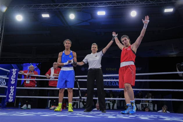 2026 European Boxing Championships in Bulgaria SOFIA, BULGARIA - SEPTEMBER 22: Busenaz Surmeneli (red) of Turkiye celebrates after being declared the winner following her bout against Leonie Muller (blue) of Germany in the women s 70kg category during the 2026 European Boxing Championships at Asics Arena in Sofia, Bulgaria, on September 22, 2026. Osmancan Gurdogan Anadolu Sofia Bulgaria. Editorial use only. Please get in touch for any other usage.  Copyright: x2026xAnadoluxOsmancanxGurdoganx