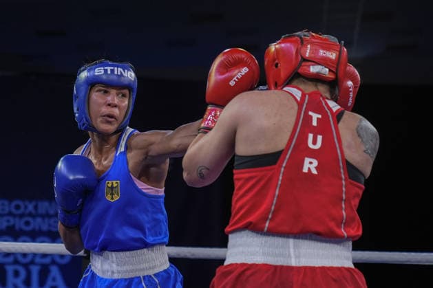 2026 European Boxing Championships in Bulgaria SOFIA, BULGARIA - SEPTEMBER 22: Busenaz Surmeneli (red) of Turkiye and Leonie Muller (blue) of Germany compete in the women s 70kg category during the 2026 European Boxing Championships at Asics Arena in Sofia, Bulgaria, on September 22, 2026. Osmancan Gurdogan Anadolu Sofia Bulgaria. Editorial use only. Please get in touch for any other usage.  Copyright: x2026xAnadoluxOsmancanxGurdoganx