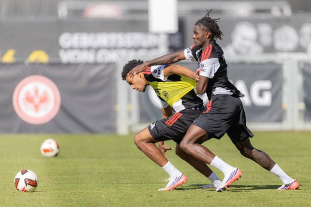 Eintracht Frankfurt Training: Malik Pimpong (Eintracht Frankfurt, 35) in front of Lilian Brassier (Eintracht Frankfurt, 3). Eintracht Frankfurt training session on September 22, 2026, at Deutsche Bank Park in Frankfurt am Main, Frankfurt am Main, Hesse, Germany. Deutsche Bank Park
