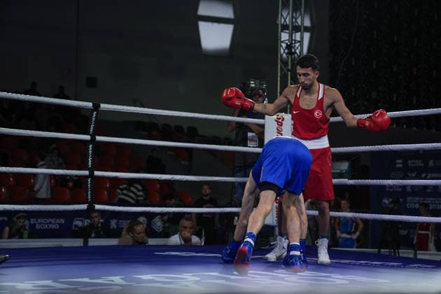 2026 European Boxing Championships in Bulgaria SOFIA, BULGARIA - SEPTEMBER 22: Semih Gumus (red) of Turkiye and Bashkim Bajoku (blue) of Kosovo compete in the men s 55kg category during the 2026 European Boxing Championships at Asics Arena in Sofia, Bulgaria, on September 22, 2026. Osmancan Gurdogan Anadolu Sofia Bulgaria. Editorial use only. Please get in touch for any other usage.  Copyright: x2026xAnadoluxOsmancanxGurdoganx