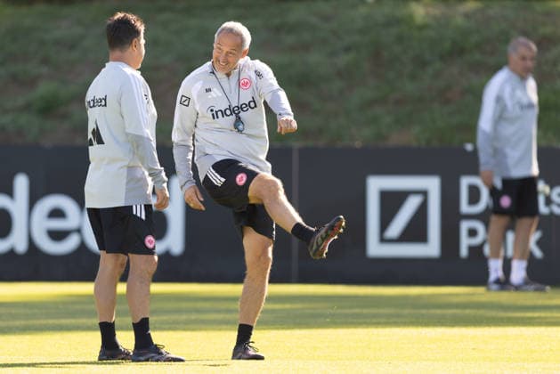 Eintracht Frankfurt Training: Drill Without the Ball; Coach Adi Hütter; Eintracht Frankfurt, from left: Assistant Coach Christian Peintinger; Eintracht Frankfurt training session on September 22, 2026, at Deutsche Bank Park in Frankfurt am Main, Frankfurt am Main, Hesse, Germany; Deutsche Bank Park