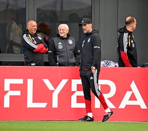 September 22, 2026, DFB German National Soccer Team, training camp in Herzogenaurach, at the ADIDAS headquarters, ahead of the UEFA Nations League matches, national team training session in front of the press; Rudi Völler, Germany, with coach Jürgen Klopp, Germany