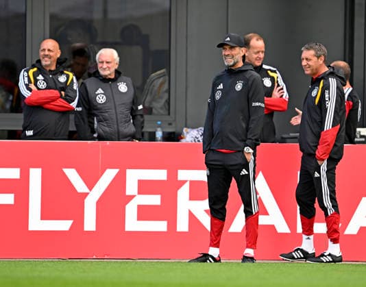 September 22, 2026, Soccer: German National Team (DFB), training camp in Herzogenaurach, at the ADIDAS headquarters, ahead of the UEFA Nations League matches; the national team trains in front of the press. Everyone is clearly having fun—Rudi Völler and coach Jürgen Klopp, both right in the thick of it,