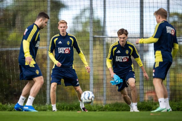 September 22, 2026: Hugo Larsson and Williot Swedberg of the Swedish men’s national soccer team at a training session on September 22, 2026 in Stockholm. Photo by Johanna Säll, BILDBYRAN, code JL JL0630: soccer, football, fotball, Nations League, UEFA Nations League, training, practice, Sweden, Sweden A, bbeng  Copyright: JOHANNAxSÄLL BB260922BB356