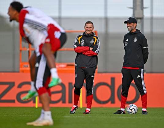 September 22, 2026, Soccer: DFB German National Team, training camp in Herzogenaurach, at ADIDAS’s home ground, ahead of the UEFA Nations League matches, national team training in front of the press; Coach Jürgen Klopp and the German team are having fun