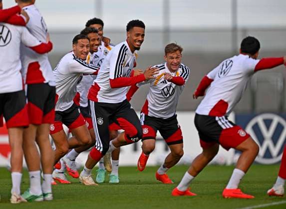 September 22, 2026, DFB German National Soccer Team, training camp in Herzogenaurach, at ADIDAS’s home ground, ahead of the UEFA Nations League matches, national team training session in front of the press. The national team players are clearly having fun. Joshua Kimmich (right), Germany