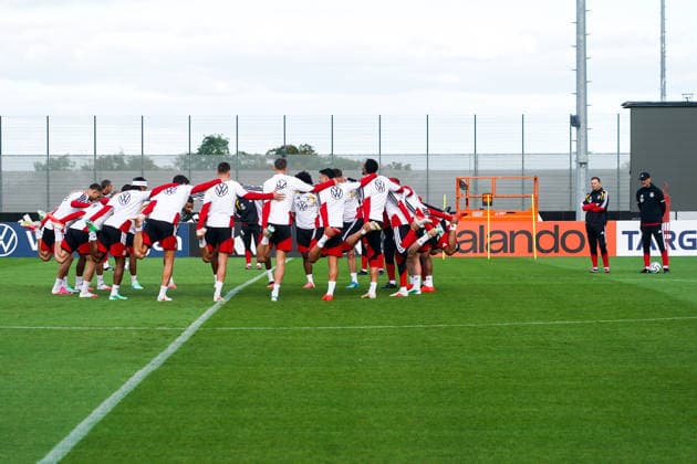 German national team head coach Jürgen Klopp and his assistant coach Sven Bender watch the national team warm up at HerzoBase on September 22, 2026. German National Team, Nations League preparation, Home Ground, HerzoBase, World of Adidas, Herzogenaurach