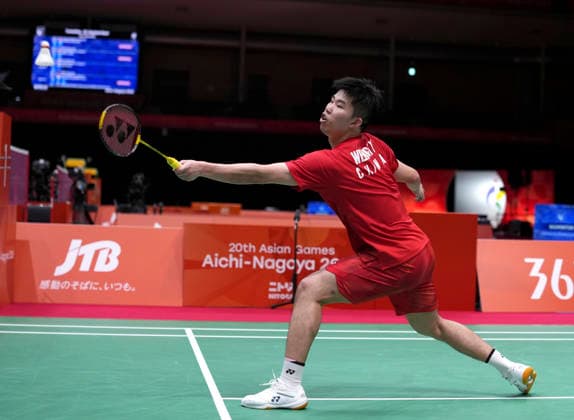 (260922) -- ICHINOMIYA, Sept. 22, 2026 -- Weng Hongyang of team China hits a return against Choi Ji Hoon of team South Korea during the badminton men s team quarterfinals between China and South Korea at the 20th Asian Games Aichi-Nagoya 2026 in Ichinomiya, Japan, Sept. 22, 2026. ) (SP)JAPAN-ICHINOMIYA-ASIAN GAMES-BADMINTON-MEN S TEAM-CHN VS KOR LixBo 