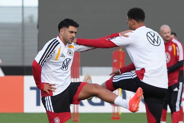 Felix Nmecha, Germany; Nadiem Amiri, Germany, warming up at Herzo Base on September 22, 2026; German National Team, Nations League preparation, home ground, HerzoBase, World of Adidas, Herzogenaurach