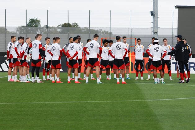 Pictured: The DFB team doing training exercises together, September 22, 2026, Media training session for the German national team with Jürgen Klopp, Germany, Herzogenaurach, Media Center, DFL REGULATIONS PROHIBIT ANY USE OF PHOTOGRAPHS AS IMAGE SEQUENCES AND OR QUASI-VIDEO Copyright: HMBxMedia xJulienxBecker