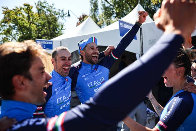 2026 UCI Road World Championships Picture by Alex Whitehead SWpix.com - 22 09 2026 - Cycling - 2026 UCI Road World Championships - MontrÃ al, Canada - Team Time Trial Mixed Relay - Mattia Cattaneo (Italy), Filippo Ganna (Italy), Matteo Sobrero (Italy), Vittoria Guazzini (Italy), Elisa Longo Borghini (Italy), Monica Trinca Colonel (Italy) celebrating after winning the Team Time Trial Mixed Relay to become World Champions MontrÃ al Avenue du Parc Canada Copyright: x xSWpix.comx(t axPhotographyxHubxLtd)xAlexxWhitehead SWpix.comx SWP-3521-1302