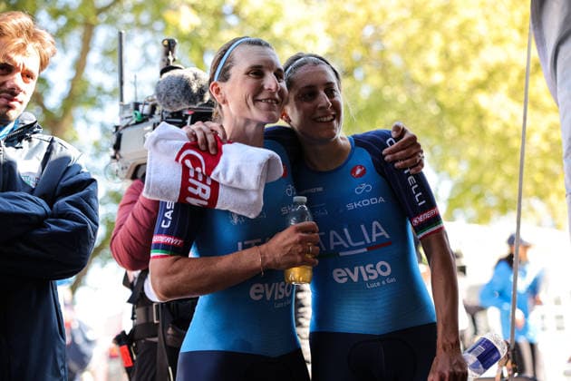 2026 UCI Road World Championships Picture by Alex Whitehead SWpix.com - 22 09 2026 - Cycling - 2026 UCI Road World Championships - MontrÃ al, Canada - Team Time Trial Mixed Relay Podium - Vittoria Guazzini (Italy), Elisa Longo Borghini (Italy), Monica Trinca Colonel (Italy) celebrating after winning the Team Time Trial Mixed Relay to become World Champions MontrÃ al Avenue du Parc Canada Copyright: x xSWpix.comx(t axPhotographyxHubxLtd)xAlexxWhitehead SWpix.comx SWP-3521-1322