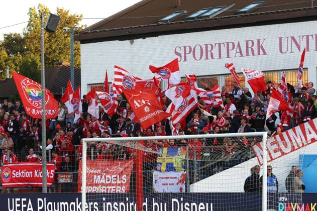 Soccer, Women s Champions League, 2026–2027 season, FC Bayern Munich vs. Manchester City, Matchday 1, Sportpark Unterhaching: FC Bayern fans with flags, scarves, cheering, and choreographed displays