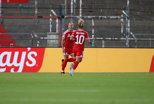 Soccer, Women s Champions League, 2026–2027 season, FC Bayern Munich vs. Manchester City, Matchday 1, Sportpark Unterhaching, 1–0 goal by Giulia Gwinn for FC Bayern Munich, goal celebration