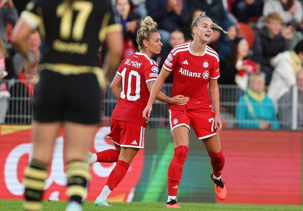 Football Women Uefa Champions League 2026 - 2027 Bayern Munchen vs Manchster City Gwinn Giulia of Bayern Munich ( R ) celebrates after scoring 1-0 during the Women Uefa Champions League 2026 - 2027 football match between Bayern Munchen and Manchester City at Sportpark Stadium in Unterhaching , Bayern , Germany . September 22th , 2026 Copyright: xDavidexEliasx
