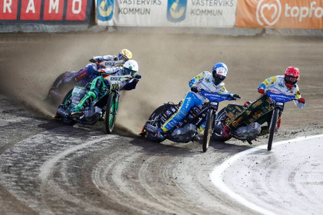 VÄSTERVIK, SWEDEN 20260922 Dackarna s Bastian Pedersen and Patryk Dudek face off against Västervik s Mads Hansen and Max Fricke in the first heat of Tuesday s decisive Swedish Speedway Championship final between Västervik and Dackarna at Hejla Arena in Västervik VÄSTERVIK SWEDEN x60160x  Copyright: xStefanxJerrevang TTx SPEEDWAY SM-FINAL VÄSTERVIK-DACKARNA