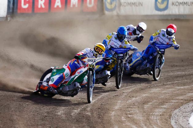 VÄSTERVIK, SWEDEN 20260922 Dackarna’s Thomas H. Jonasson in the lead in the second heat during Tuesday’s decisive Swedish Speedway Championship final between Västervik and Dackarna at Hejla Arena in Västervik, VÄSTERVIK, SWEDEN x60160x  Copyright: xStefanxJerrevang TTx SPEEDWAY SM-FINAL VÄSTERVIK-DACKARNA
