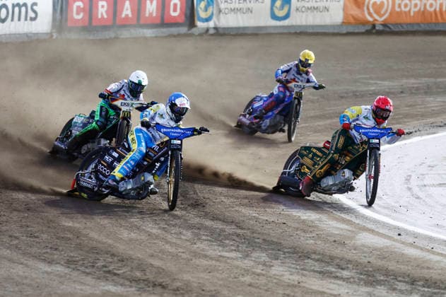 VÄSTERVIK, SWEDEN 20260922 Dackarna’s Bastian Pedersen and Patryk Dudek face off against Västervik’s Mads Hansen and Max Fricke in the first heat during Tuesday’s decisive Swedish Speedway Championship final between Västervik and Dackarna at Hejla Arena in Västervik VÄSTERVIK SWEDEN x60160x  Copyright: xStefanxJerrevang TTx SPEEDWAY SM FINAL VÄSTERVIK-DACKARNA
