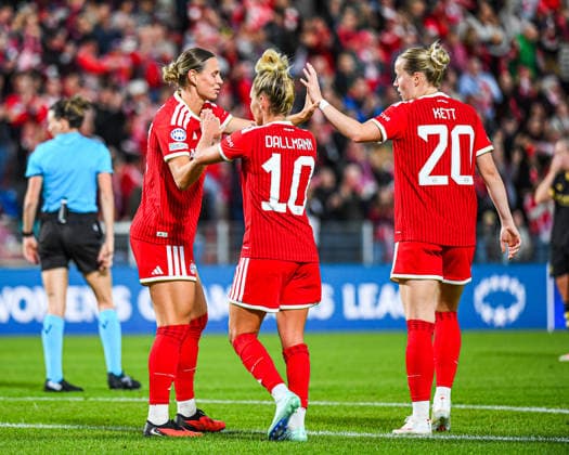 September 22, 2026, Unterhaching, Germany UEFA Women s Champions League, Matchday 1 of the group stage: FC Bayern Munich Women vs. Manchester City UWCL – FC Bayern Women’s season opener and first UWCL competitive match at their new home, Sportpark Unterhaching – FC Bayern celebrates – Klara Bühl – FC Bayern Women with Linda Dallmann – FC Bayern Women and Franziska Kett – FC Bayern Women