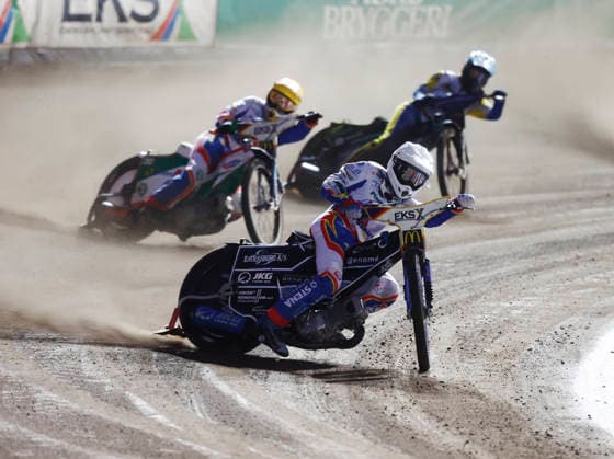 VÄSTERVIK, SWEDEN 20260922 Dackarna’s Andreas Lyager leads in the fourth heat during Tuesday’s decisive Swedish Speedway Championship final between Västervik and Dackarna at Hejla Arena in Västervik VÄSTERVIK SWEDEN x60160x  Copyright: xStefanxJerrevang TTx SPEEDWAY SM-FINAL VÄSTERVIK-DACKARNA