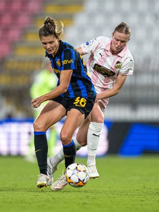 September 22, 2026: Michela Cambiaghi of Inter and Emma Östlund of Häcken during the Women’s Champions League soccer match between Inter and Häcken on September 22, 2026 in Monza. Photo by Carl Sandin. BILDBYRAN code CS CS0982 soccer football fotball UEFA Women’s Champions League Inter Häcken women’s soccer  Copyright: CARLxSANDIN BB260922CS068