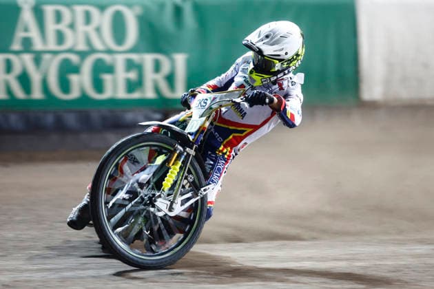VÄSTERVIK, SWEDEN 20260922 Dackarna’s Artem Laguta in the seventh heat during Tuesday’s decisive Swedish Speedway Championship final between Västervik and Dackarna at Hejla Arena in Västervik VÄSTERVIK SWEDEN x60160x  Copyright: xStefanxJerrevang TTx SPEEDWAY SM-FINAL VÄSTERVIK-DACKARNA