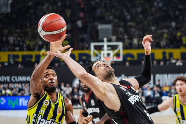 Fenerbahce Tarfin v Besiktas - Turkish Basketball Presidential Cup Final ISTANBUL, TURKIYE - SEPTEMBER 22: Fenerbahce Tarfin’s Trent Forrest (L) competes with Besiktas’ Furkan Korkmaz (R) during the 39th Presidential Cup basketball match at Sinan Erdem Dome in Istanbul, Turkiye, on September 22, 2026. Cemal Yurttas Anadolu Istanbul Turkey. Editorial use only. Please get in touch for any other usage.  Copyright: x2026xAnadoluxCemalxYurttasx