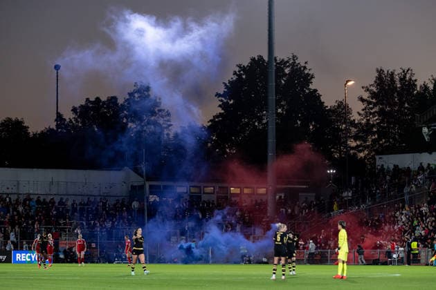 Red and blue pyrotechnics in the GER home section, FC Bayern Munich Women vs. Manchester City WFC, UEFA Women’s Champions League, group stage, Matchday 1, 2026–2027 season, September 22, 2026 DFL DFB REGULATIONS PROHIBIT ANY USE OF PHOTOGRAPHS as IMAGE SEQUENCES and or QUASI-VIDEO Photo: HMB Media, Franz Feiner Copyright: HMBxMedia FranzxFeiner