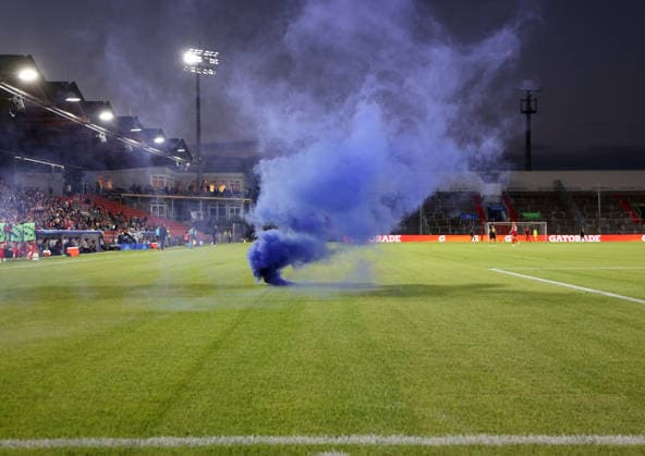 Soccer, Women s Champions League, 2026–2027 season, FC Bayern Munich vs. Manchester City, Matchday 1, Sportpark Unterhaching. A smoke bomb or rocket flare was thrown onto the field during the game. Pyrotechnics.