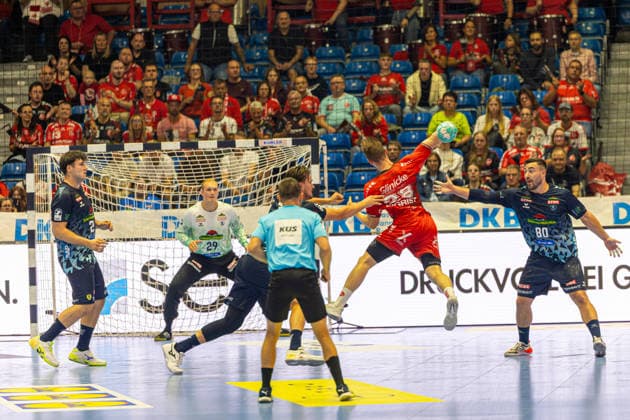 HBL Cup, Round 2, Kassel, MT Melsungen vs. Rhein Neckar Löwen, Rothenbach Halle, Kassel, September 22, 2026 HBL Cup, Round 2, Kassel, Germany, September 22, 2026. Luca Sigrist of MT Melsungen, age 28, taking a shot. Handball Bundesliga, MT Melsungen vs. Rhein Neckar Löwen match, Rothenbach Hall, Kassel Copyright: xBEAUTIFULxSPORTS Freudensteinx