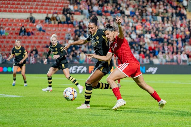 Jade Rose (No. 4, Manchester) and Jovana Damnjanovic (No. 9, Bayern) in action during the UEFA Women s Champions League match between FC Bayern Munich and Manchester City on September 22, 2026, at uhlsport PARK in Unterhaching, Bavaria, Germany